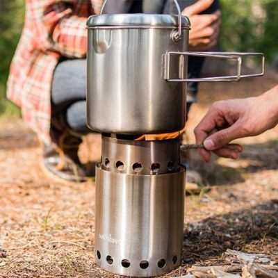 lighting stove on pot